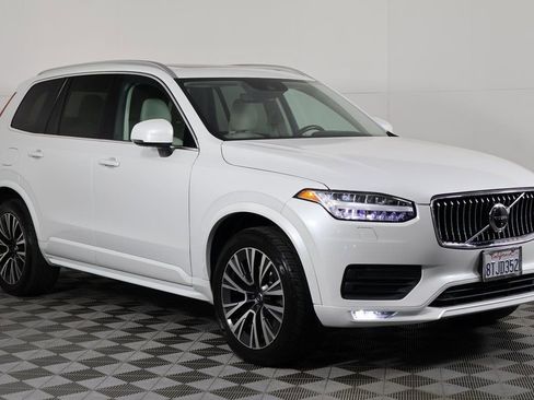 Used 2021 Volvo XC90 T5 Momentum image 3