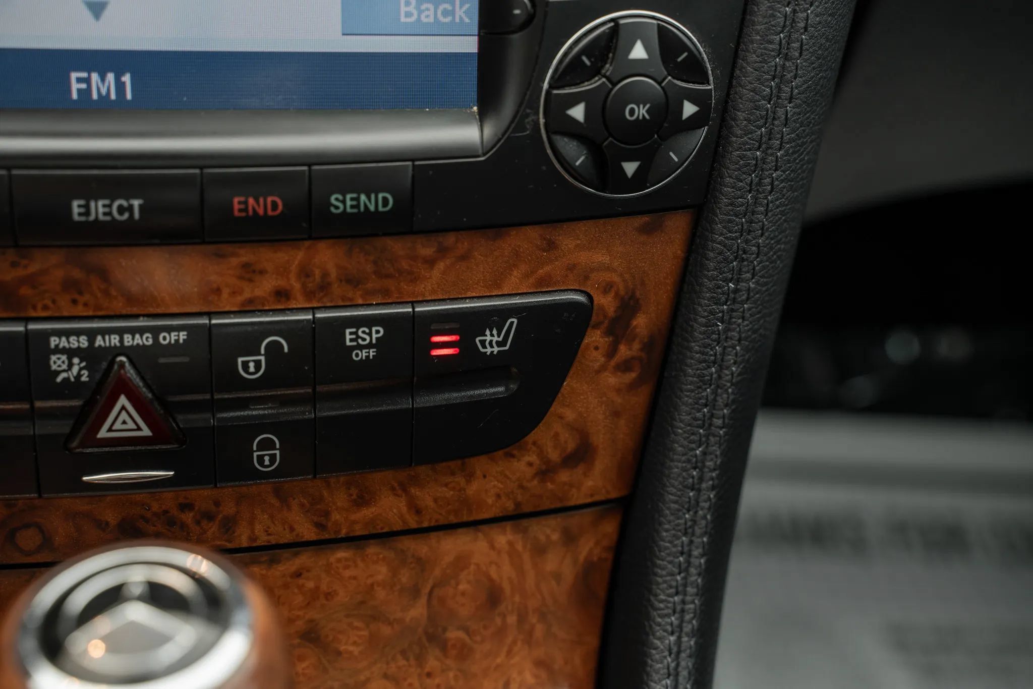 Used 2006 Mercedes-Benz CLS 500 w/ Entertainment Pkg image 24