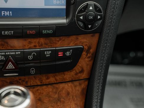 Used 2006 Mercedes-Benz CLS 500 w/ Entertainment Pkg image 24