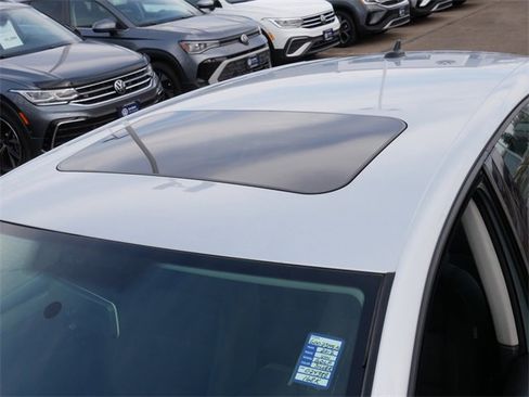 Used 2012 Volkswagen Golf 4-Door image 11