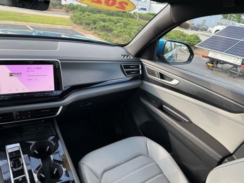 Used 2024 Volkswagen Atlas Cross Sport SEL R-Line image 9