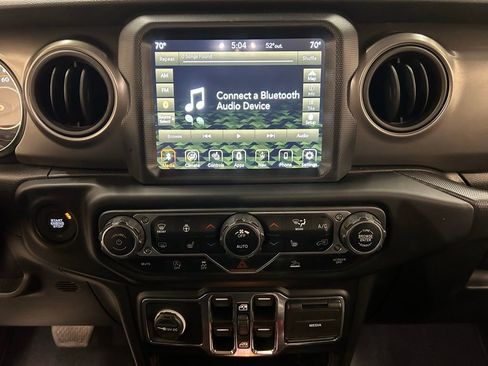 Used 2023 Jeep Wrangler Unlimited Sport AWD/4WD image 23