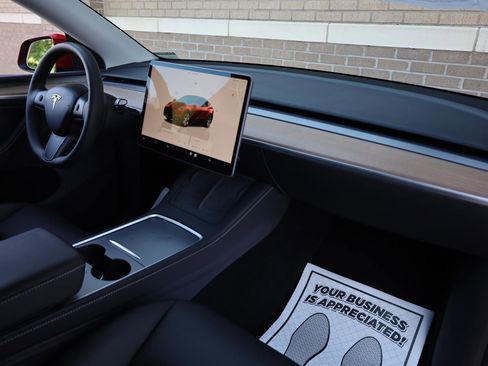 Used 2023 Tesla Model Y Long Range AWD/4WD image 28