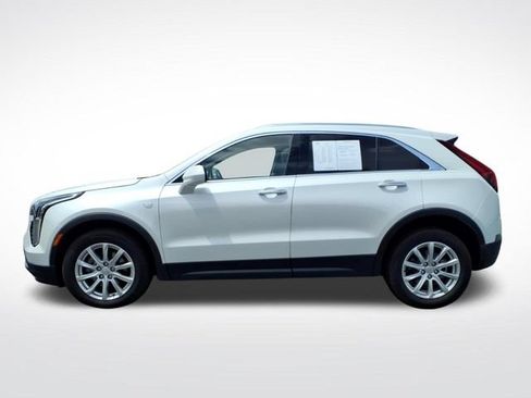 Certified 2023 Cadillac XT4 Luxury w/ Cold Weather Package FWD image 2