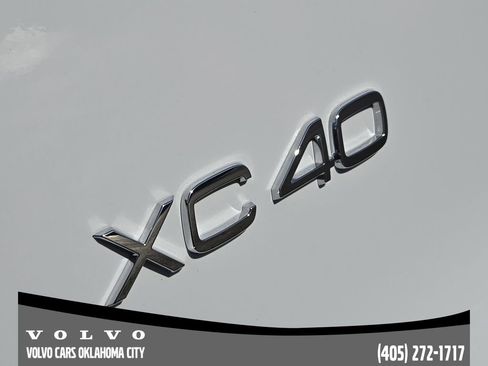 Certified 2024 Volvo XC40 B5 Ultimate w/ Protection Package Premier image 10