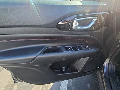 Used 2023 Jeep Compass Trailhawk image 8