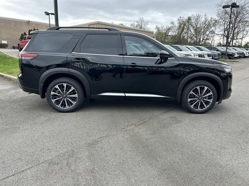 New 2026 Nissan Pathfinder Platinum AWD/4WD image 8