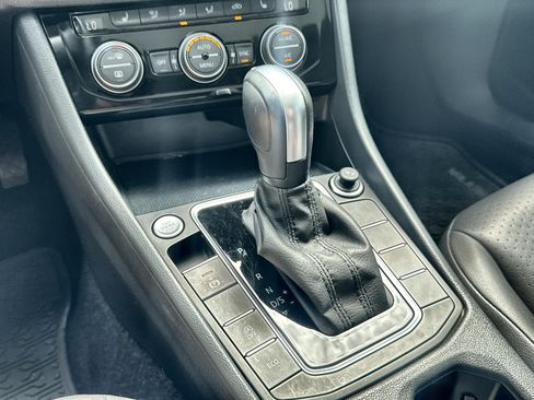 Used 2020 Volkswagen Jetta SE image 15