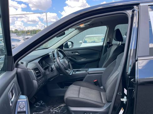 Used 2025 Nissan Rogue SV FWD image 29