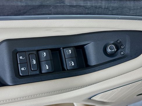 Used 2023 Jeep Grand Cherokee 4WD 4xe w/ Luxury Tech Group II image 15