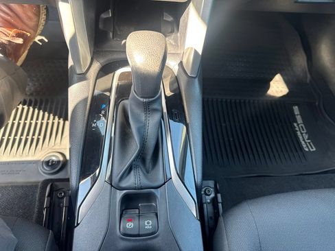 Used 2025 Toyota Corolla Cross LE FWD image 21