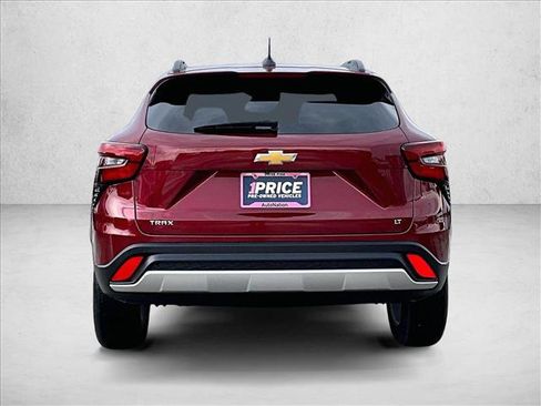 Used 2024 Chevrolet Trax LT FWD image 4