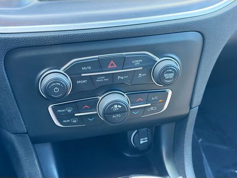 Used 2022 Dodge Charger SXT w/ Driver Convenience Group AWD/4WD image 33