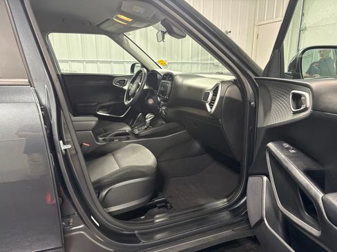 Used 2024 Kia Soul LX w/ Option Group 015 FWD image 13