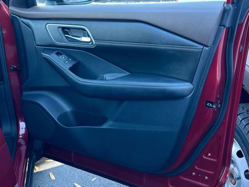 Used 2021 Nissan Rogue Platinum image 39