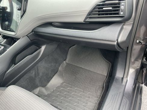 Used 2025 Subaru Outback Premium image 32
