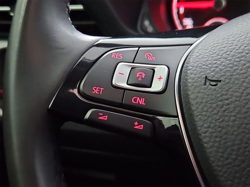 Certified 2022 Volkswagen Passat 2.0T SE image 25