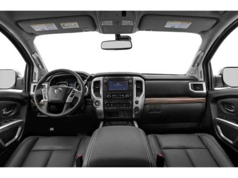 Used 2018 Nissan Titan SL image 5