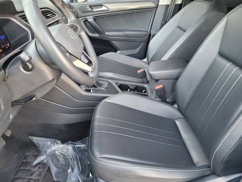 Used 2024 Volkswagen Tiguan SE FWD image 22