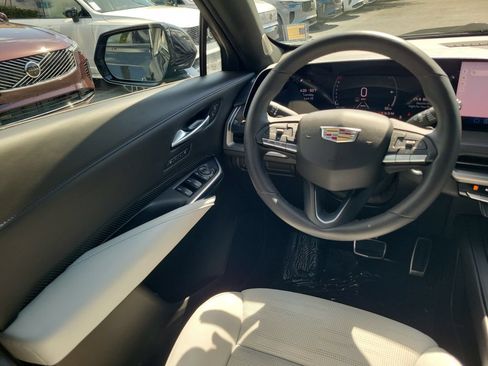 Used 2024 Cadillac XT4 Sport FWD image 16