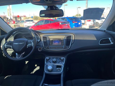 Used 2015 Chrysler 200 Limited w/ Convenience Group image 20