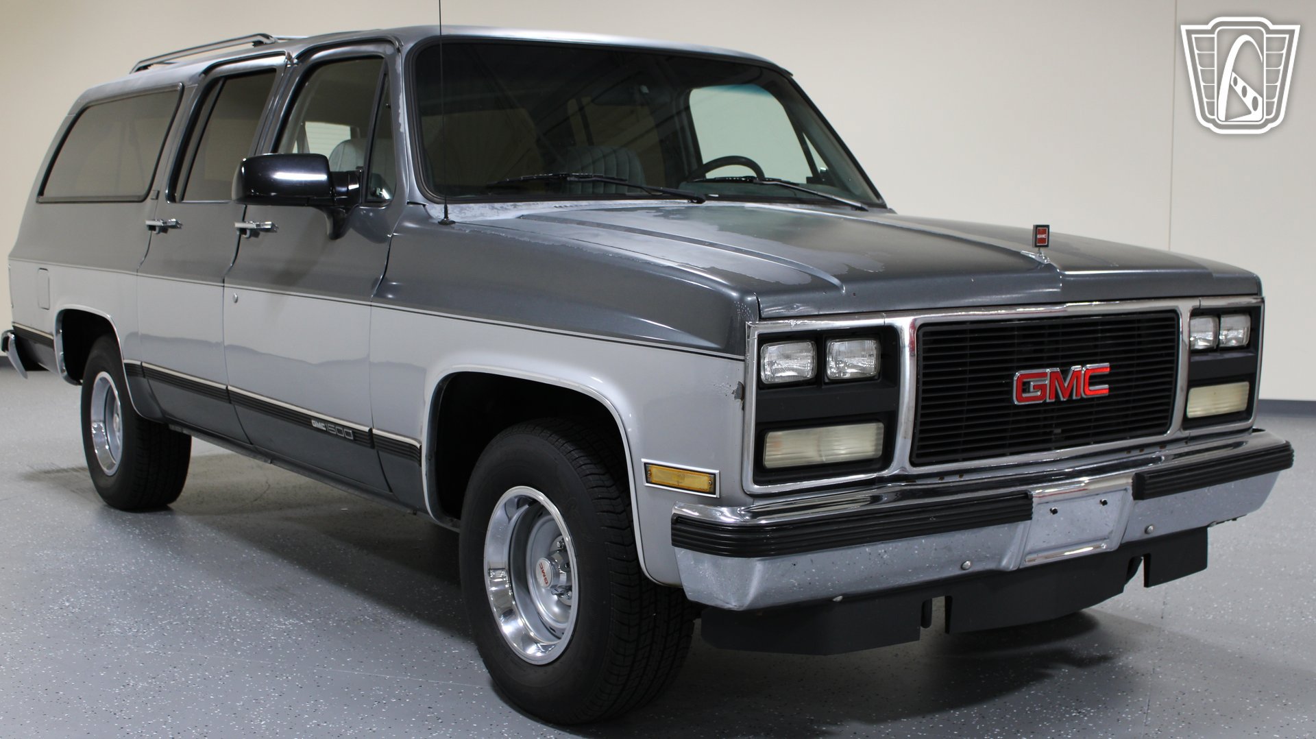 Used 1990 GMC Suburban 2WD image 2