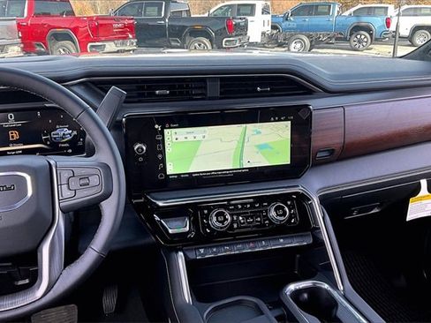 New 2026 GMC Sierra 3500 Denali Ultimate w/ LPO, Black Badging Package image 7