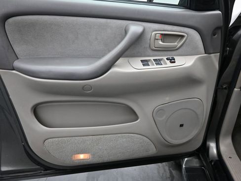 Used 2005 Toyota Sequoia SR5 image 9