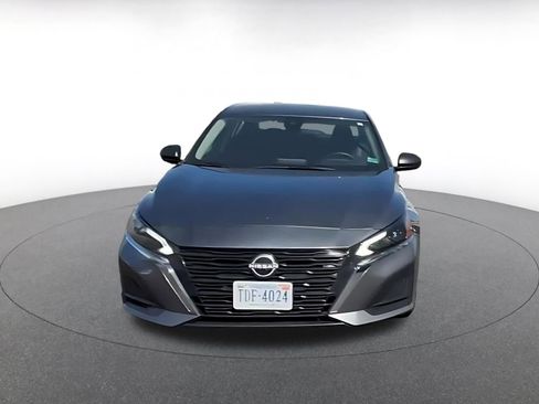 Used 2025 Nissan Altima 2.5 SV FWD image 3