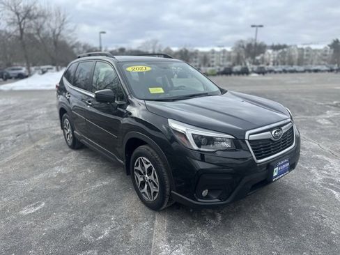 Used 2021 Subaru Forester Premium image 3