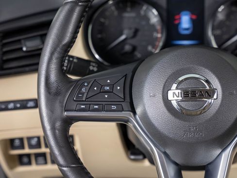 Used 2017 Nissan Rogue SL image 31