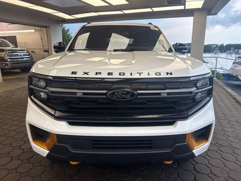 Used 2025 Ford Expedition Tremor AWD/4WD image 2