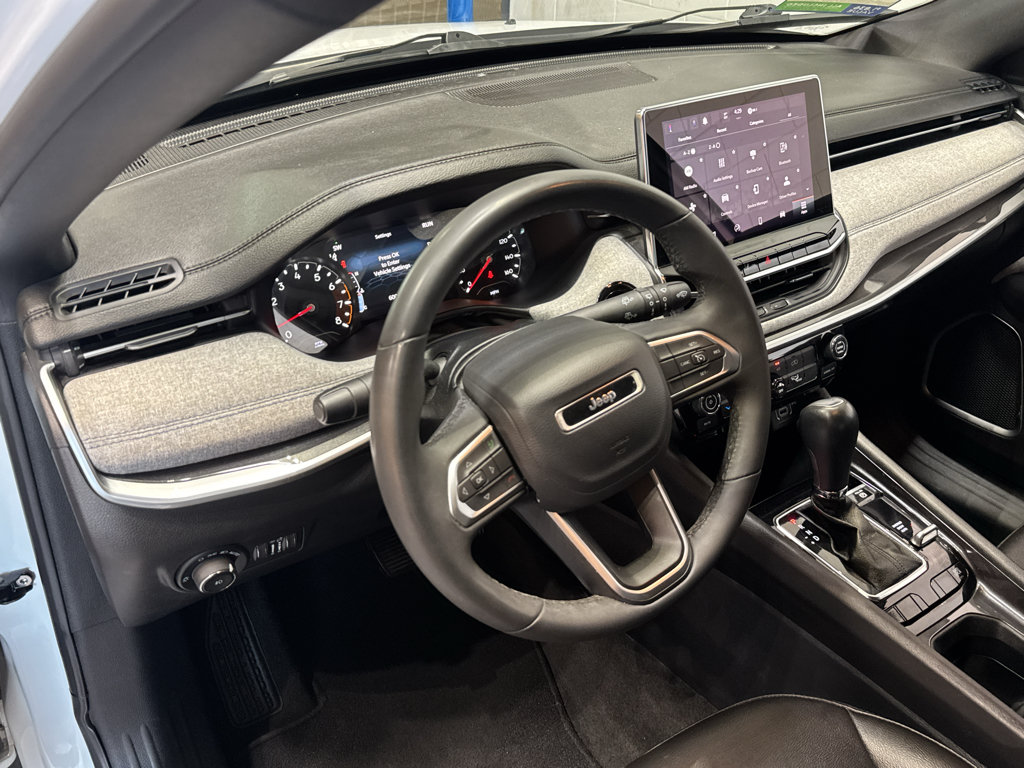 Used 2024 Jeep Compass Latitude AWD/4WD image 16