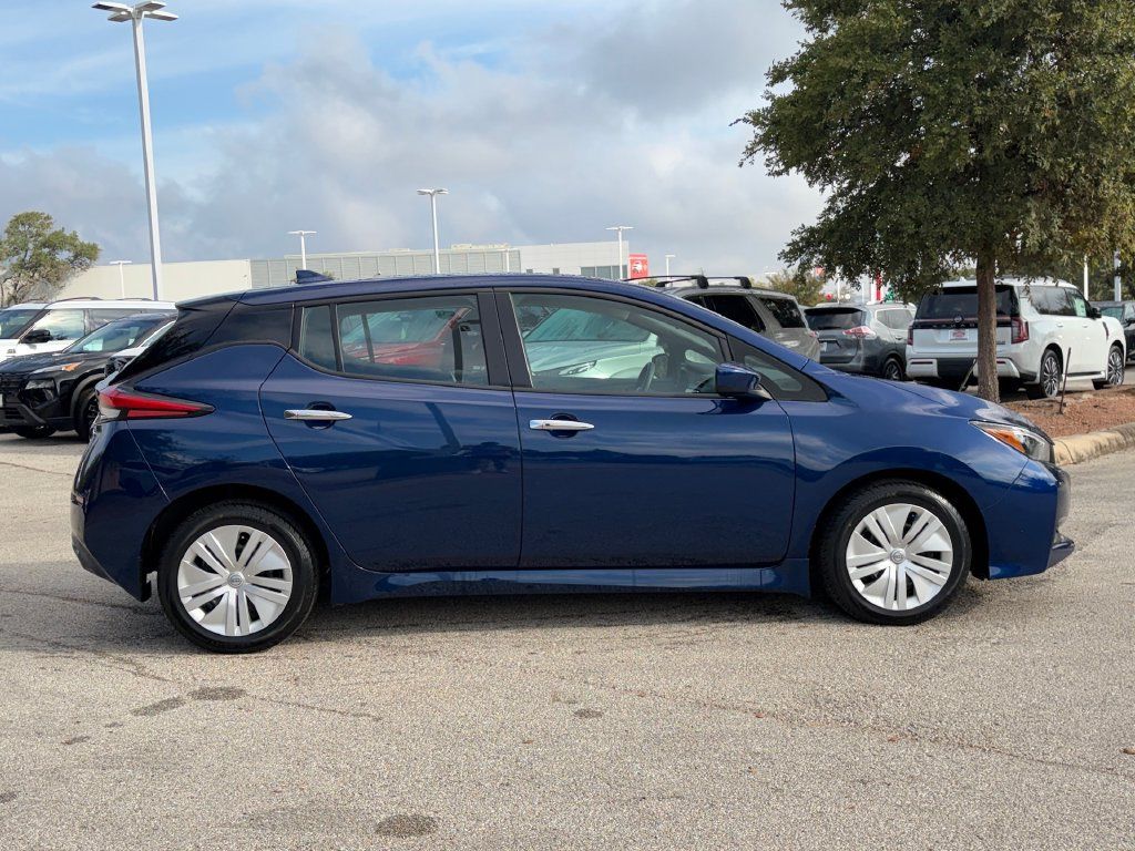 Used 2025 Nissan Leaf S FWD image 4