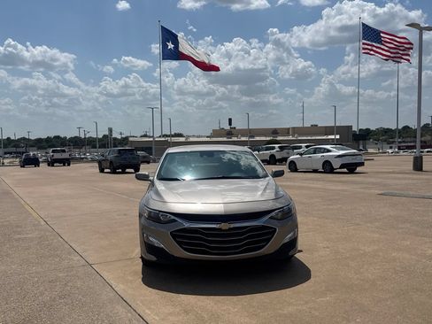 Used 2025 Chevrolet Malibu LS FWD image 4
