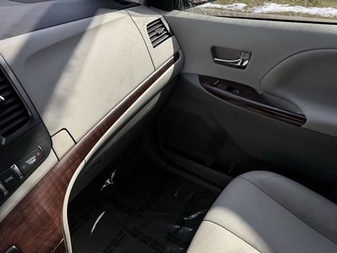 Used 2013 Toyota Sienna XLE image 24