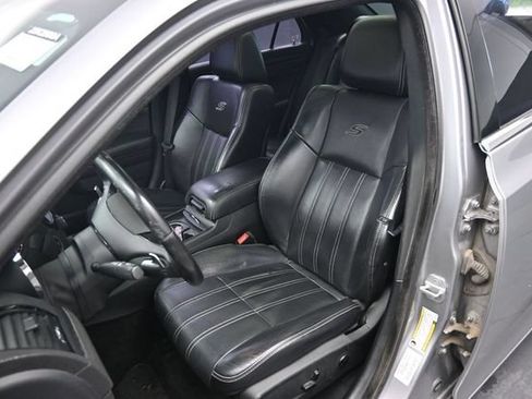 Used 2014 Chrysler 300 S RWD image 20