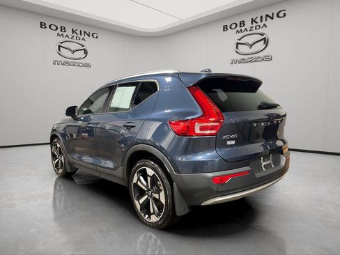 Used 2021 Volvo XC40 T5 Momentum w/ Premium Package AWD/4WD image 3