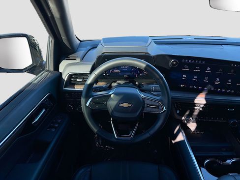 Used 2025 Chevrolet Suburban High Country image 19