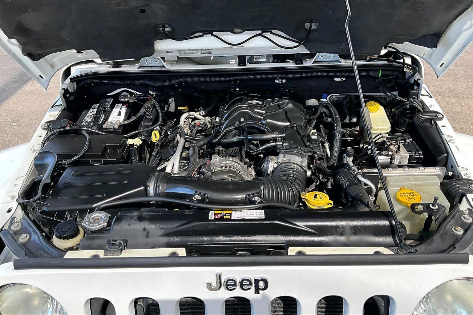 Used 2014 Jeep Wrangler Unlimited Rubicon w/ Connectivity Group AWD/4WD image 30