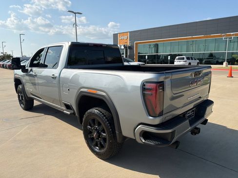 Used 2024 GMC Sierra 2500 AT4 w/ AT4 Preferred Package AWD/4WD image 3