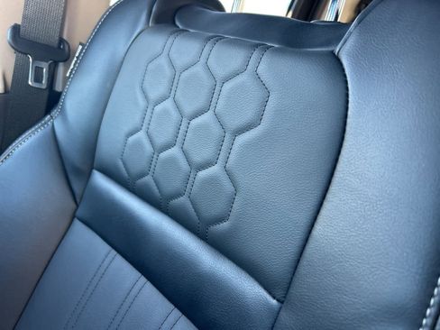 Used 2024 Nissan Frontier SL image 42