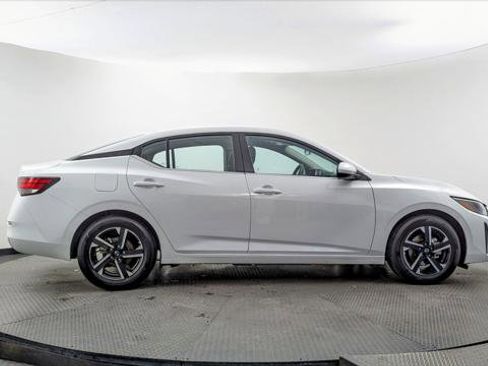 Used 2025 Nissan Sentra SV image 9