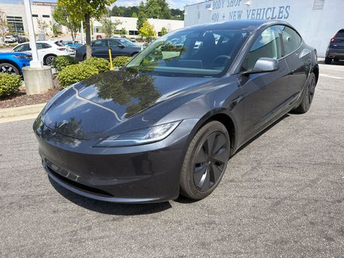 Used 2025 Tesla Model 3 Long Range RWD image 3