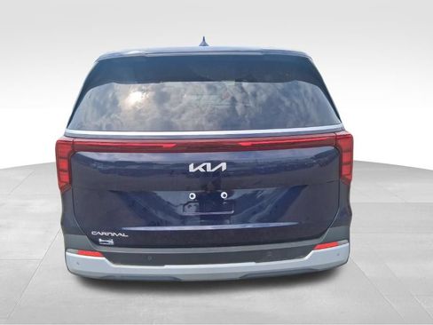 Certified 2026 Kia Carnival FWD image 7