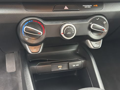 Used 2023 Kia Rio S image 32