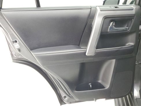 Used 2017 Toyota 4Runner SR5 Premium image 14