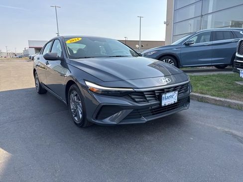 Used 2024 Hyundai Elantra SEL FWD image 1