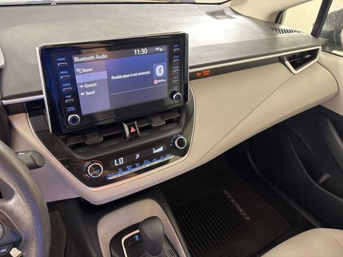Used 2020 Toyota Corolla LE FWD image 34