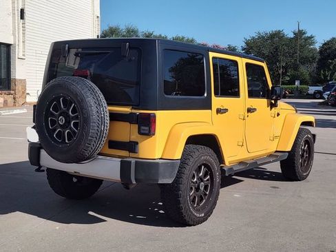 Used 2015 Jeep Wrangler Unlimited Sahara w/ Connectivity Group AWD/4WD image 3
